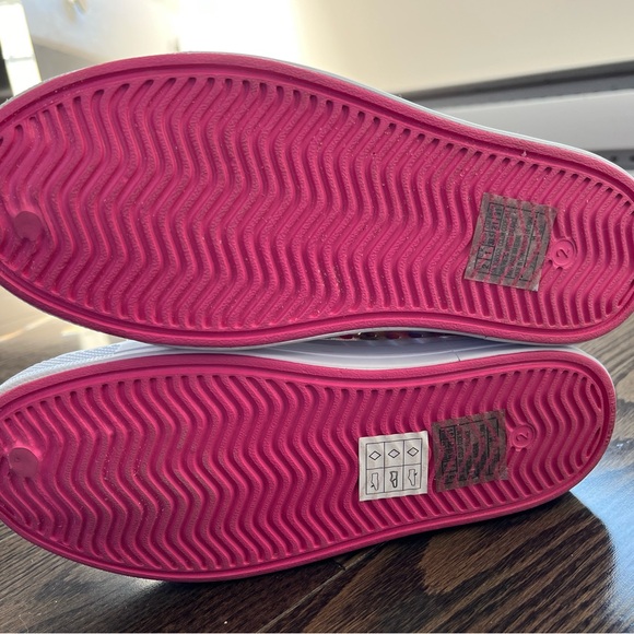 Girls Size 2Y Tie Dye Sketchers Waterproof Shoes. Brand New Never Worn. - Picture 4 of 4